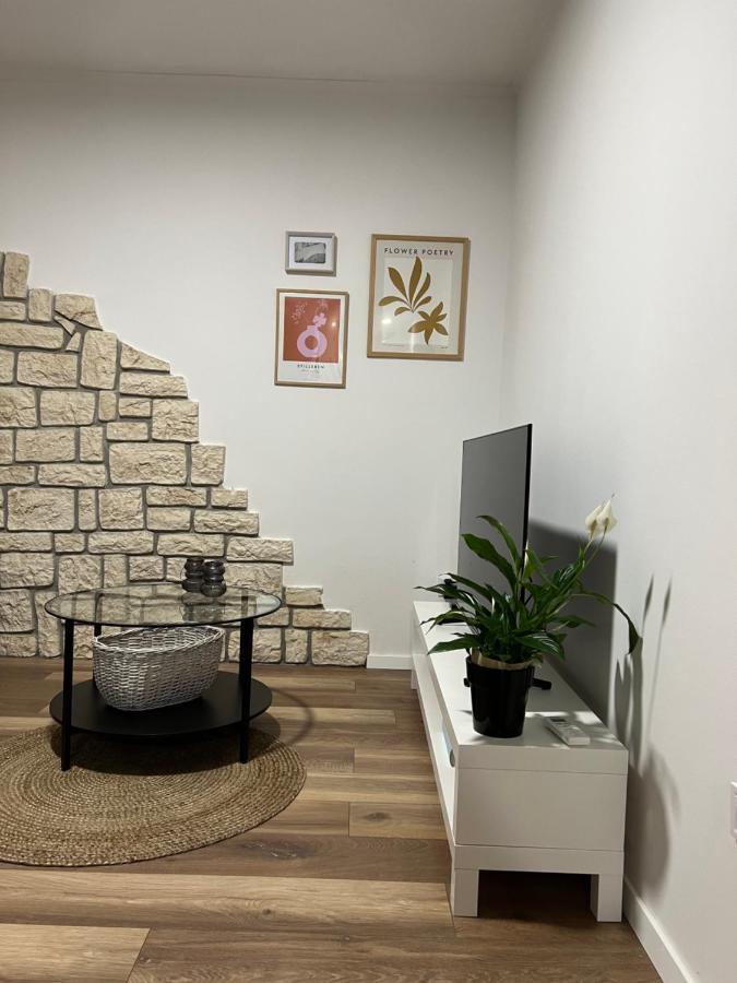 PUY Cinderella Apartment With Free Parking מראה חיצוני תמונה