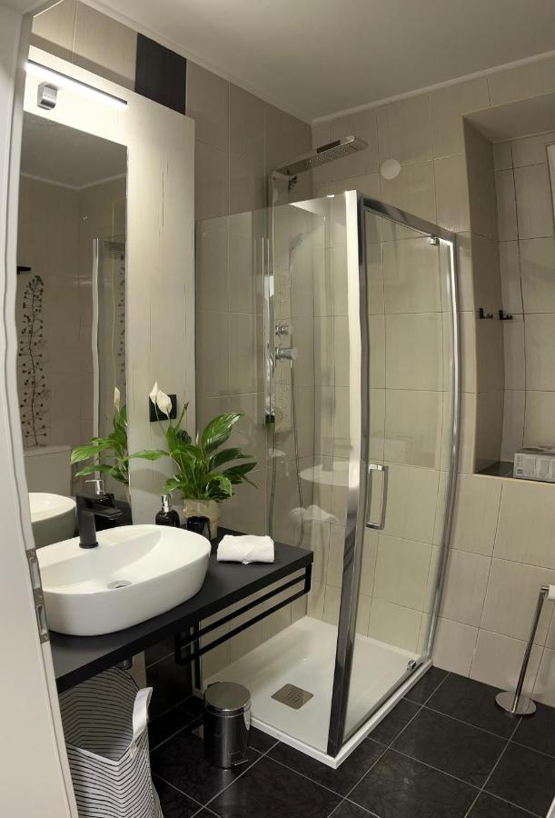 PUY Cinderella Apartment With Free Parking מראה חיצוני תמונה