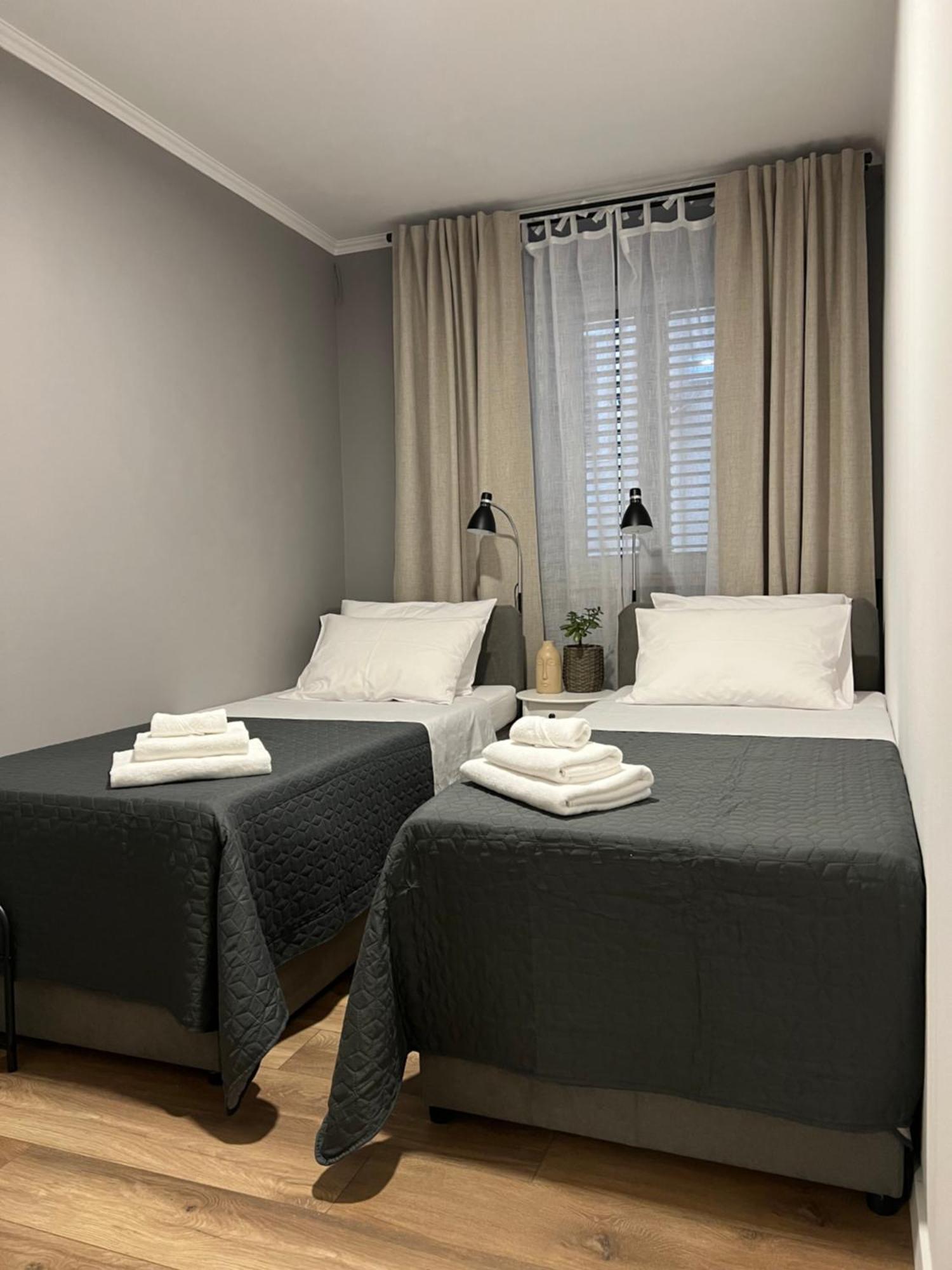 PUY Cinderella Apartment With Free Parking מראה חיצוני תמונה