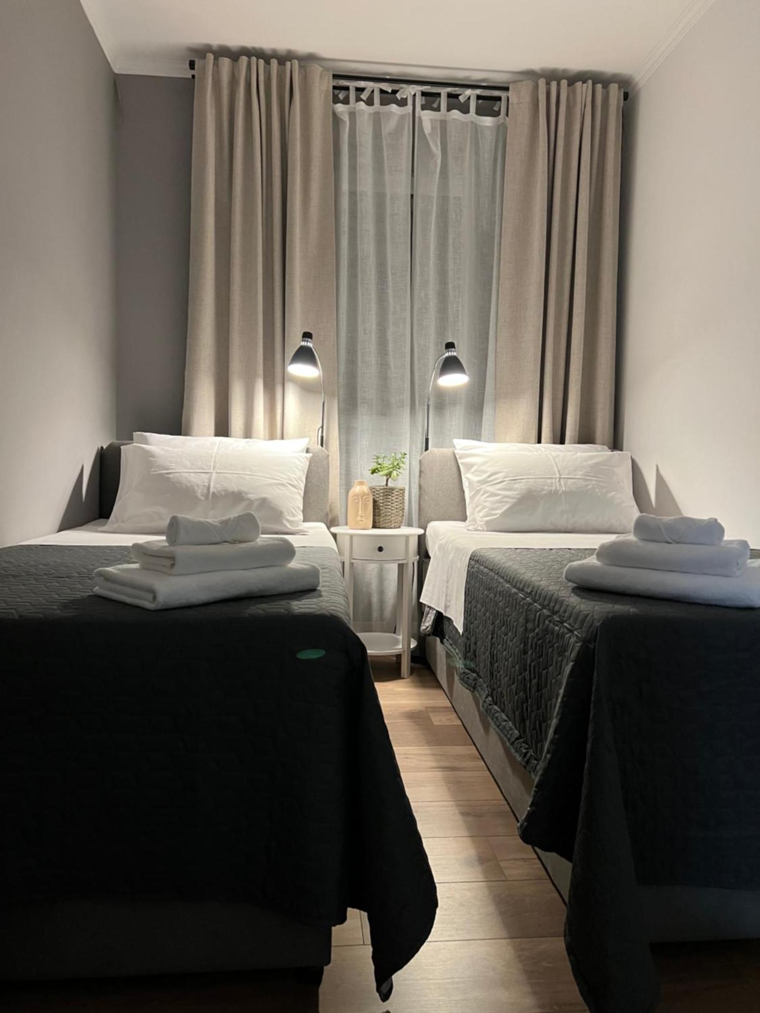 PUY Cinderella Apartment With Free Parking מראה חיצוני תמונה