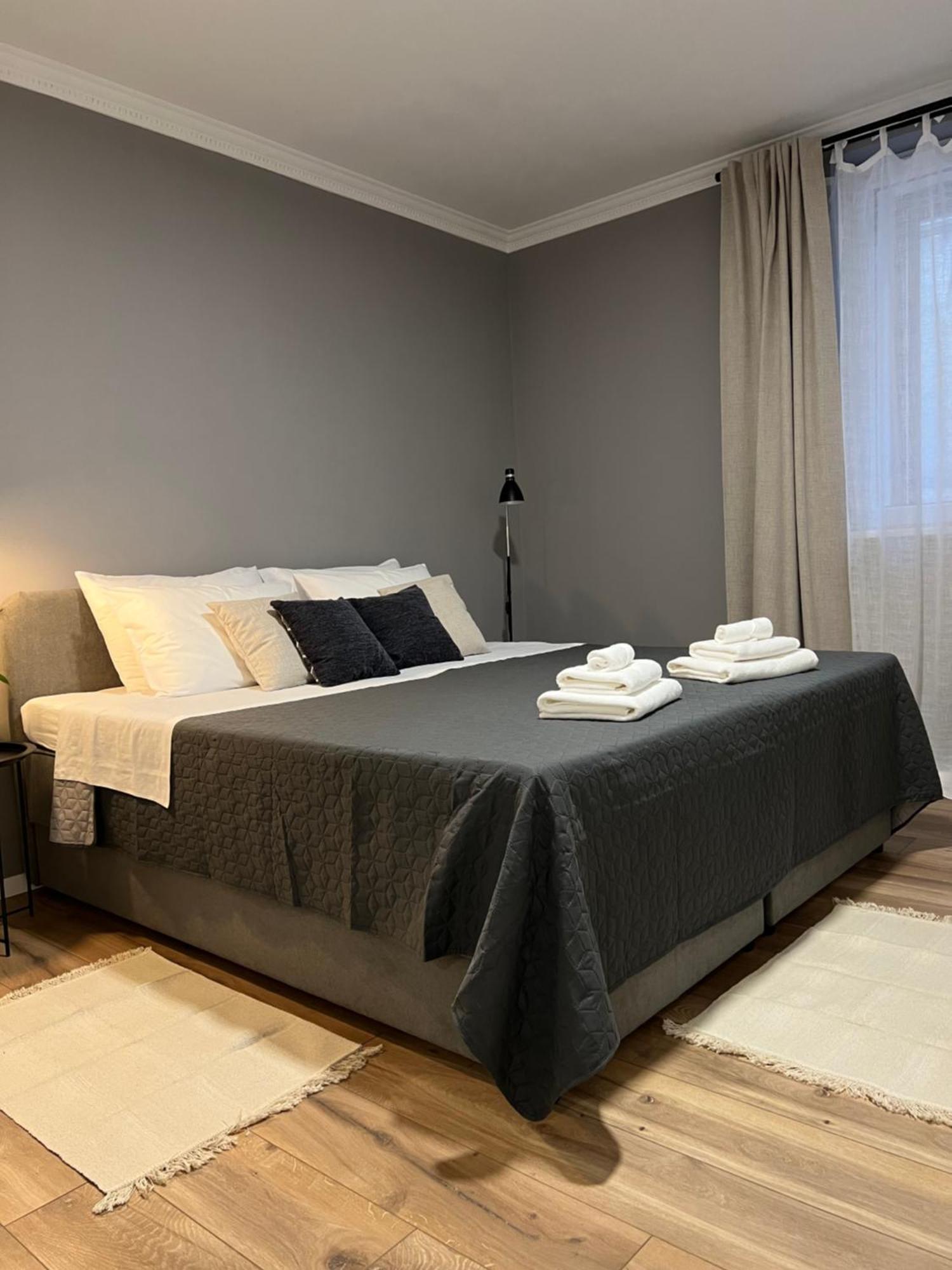 PUY Cinderella Apartment With Free Parking מראה חיצוני תמונה